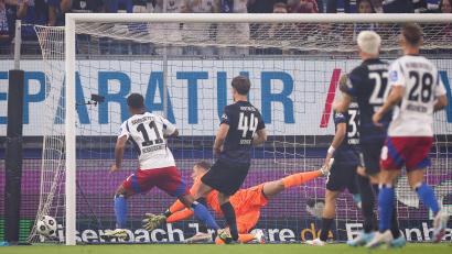 Bild: Christian Charisius/dpa
Ransford Königsdörffer erzielte die HSV-Führung.