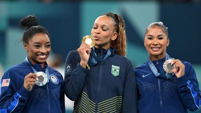 Bild: Marijan Murat/dpa
Jordan Chiles aus den USA verliert ihre Bronzemedaille.