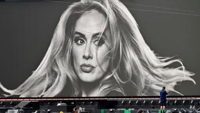 Bild: Uwe Lein/dpa
Fans des britischen Superstar Adele spekulieren über eine bevorstehende Hochzeit. (Archivbild)