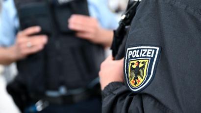 Bild: Sven Hoppe/dpa
Als die Kräfte der Bundespolizei hinzukommen, hat sich die Auseinandersetzung wieder beruhigt. (Symbolbild)
