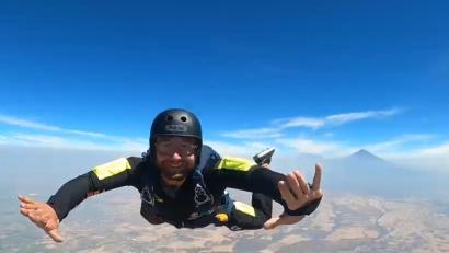 Bild: Alex Klöckner Paracaidismo Cuatla Mexiko/exb
Einen seiner eindrücklichsten Fallschirmsprünge hatte Luis Hermann in Mexiko.