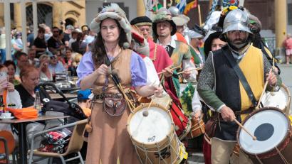 Bild: Wolfgang Steinbacher
Der historische Festzug führte vom Malteserplatz durch die Fußgängerzone zum Marktplatz.