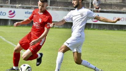 Archivbild: Hubert Ziegler
Fatih Boynuegrioglu (rechts. im Spiel gegen Erlangen) erzielte beim 1:1 in Neudrossenfeld den Gebenbacher Treffer.