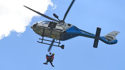 Bild: Uwe Lein/dpa
Die sofort von seinen Freunden alarmierte Bergwacht kann dem Münchner nicht mehr helfen. Er kommt bei dem Sturz ums Leben. (Symbolbild)