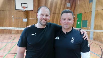 Bild: Käsbauer/privat
Hannes (rechts) und Peter Käsbauer in der Turnhalle des Weidener Augustinus-Gymnasiums.