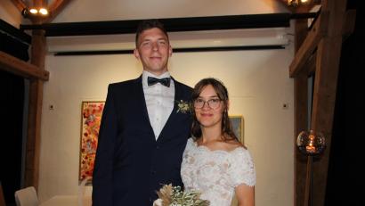 Bild: kro
Anna-Lena und Patrick Zipka heirateten im Kunsthaus in Waldsassen.