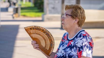 Symbolbild: Miguel Angel/dpa
Besonders alte Menschen leiden bei heißen Temperaturen.