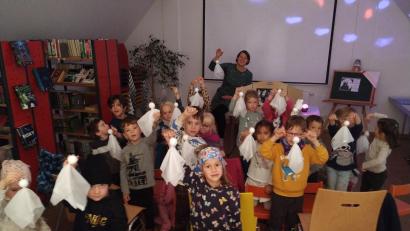 Archivbild: Sabine Liewald
Ob Gespensternachmittag, Bastelstunden oder Märchenstunden, das Büchereiteam in Parkstein ist engagiert. Im Marktgemeinderat stellt Leiterin Doris Neumann die neueste Bilanz der beliebten Einrichtung vor.