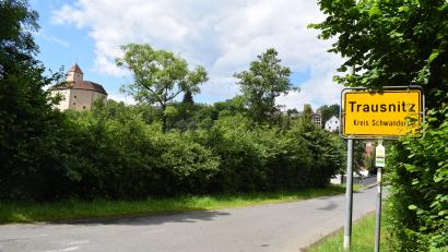 Bild: bnr
Der Ortseingang von Trausnitz mit der Burg. In der Gemeinde im Pfreimdtal ist am 15. September Bürgermeisterwahl.