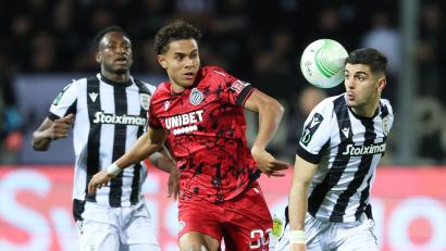 Bild: Nikola Krstic/Belga/dpa
Antonio Nusa (M) folgt bei RB Leipzig auf Dani Olmo.