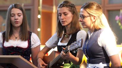 Bild: Bild: rhi
Die Gruppe "il coretto" rief beim Marien-Singen der Pfarrei St. Andreas Fronberg zur Gottesmutter