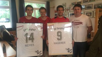 Bild: cnr
Der SV Sorghof verabschiedet drei langjährige Spieler (von links): Andreas Meyer, Johannes Zinnbauer, Udo Hagerer und Oliver Berger.