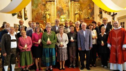 Bild: arw
Zahlreiche Ehejubilare aus der Pfarreineingemeinschaft feiern einen gemeinsamen Dankgottesdienst in Störnstein.