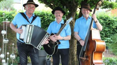 Bild: Hans Prem
Roman Karl (Mitte) ersetzt Alfons Kistenpfennig im Trio der "Neisteder Zoiglmusi". Franz Harrer (links) und Dieter Seidl (rechts) haben die Kultformation gemeinsam mit Kistenpfennig vor 12 Jahren gegründet.
