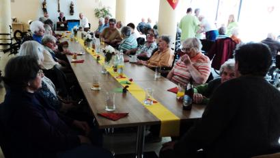 Bild: ksi
Gemeinsam feiern Väter und Mütter im Seni-Vita-Seniorenhaus ihren Ehrentag.