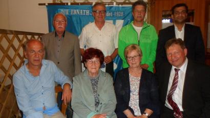 Bild: soj
v.v.li. Vorsitzender Robert Söllner, Anneliese Grimbs, Elisabeth Würstl, Rudolf Hoffmann hi.v.li. Xaver Grimbs, Jakob Putzer, Vorsitzender Alois Vetter, Präses Pfarrer Pater Anish Geoge
