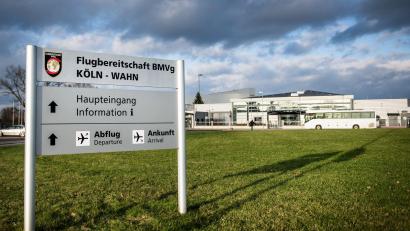 Bild: picture alliance / dpa
Die Flugbereitschaft auf dem Militärflughafen Köln-Wahn ist für die Reisen der Bundesregierung zuständig. (Archivbild)