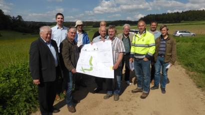 Bild: Beitrag, Externer [EXB] (kontakt@oberpfalznetz.de)
Beim Ortstermin galt es vor allem, ökologische Ausgleichsmaßnahmen zu besprechen.