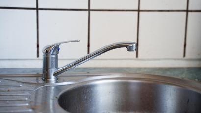Bild: Jakob Graf
Wochenlang kommt aus den Leitungen in einem Weidener Mietshaus kein Wasser. Die rund 50 Bewohner können sich kaum wehren.