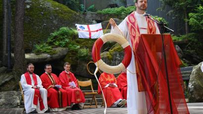 Bild: abi
"Wir sind Gottes Rettungsringe, die in die Wogen geworfen werden, um andere zu retten“, verkündete Prediger Gerhard Pöpperl.