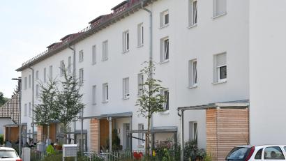 Bild: Petra Hartl
'Die optisch und energetisch sanierten Häuser an der Endemannstraße in Amberg kommen bei den Bewohnern sehr gut an. Sie locken aber auch Neider aus der Deckung.