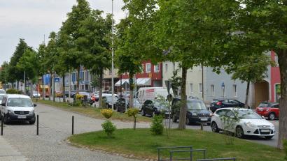 Bild: Rosner, Josef [JR] (ROSNER.JOSEF@T-ONLINE.DE)
Auf dem Oberen Marktplatz will die Stadt nach der geplanten Übernahme der Staatsstraße nur punktuelle Verbesserungen vornehmen. Größere Umgestaltungsmaßnahmen sind nicht vorgesehen.