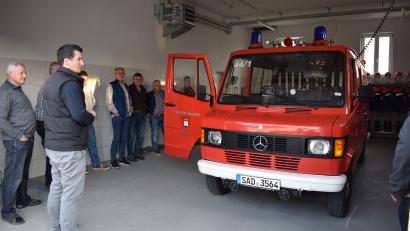 Bild: Braun, Richard [BNR] (RICHARD-TRAUSNITZ@T-ONLINE.DE)
Das Feuerwehrauto der FFW Söllitz ist in die Jahre gekommen. Eine Neubeschaffung ist unumgänglich.