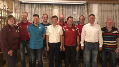 Bild: gut
An der Spitze der Führungsmannschaft des TSV Königstein steht nach wie vor der Vorsitzende Christian Koch (Zweiter von rechts).
