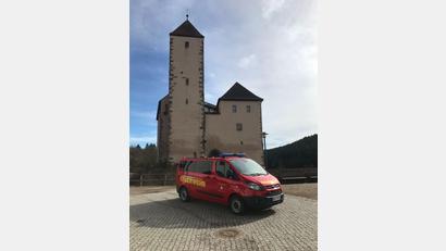 Bild: Sandmann, ?Tina (tina.sandmann@oberpfalzmedien.de)
Die Feuerwehr freut sich über den neuen  Mannschaftstransportwagen. Zur Segnung steigt ein Fest.