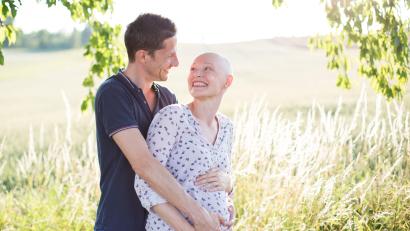 Bild: Melanie Eckl, Bittermohn
Um ihrem Sohn später die besonderen Umstände der Schwangerschaft besser erklären zu können, lassen
Andrea und Jens die Fotografin Melanie Eckl aus Vohenstrauß eine ganze Bilderserie anfertigen.