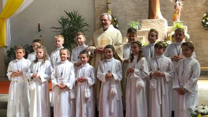 Bild: Beitrag, Externer [EXB] (kontakt@oberpfalznetz.de)
Ihre Erstkommunion feierten 14 Kinder in der St.-Josef-Kirche.