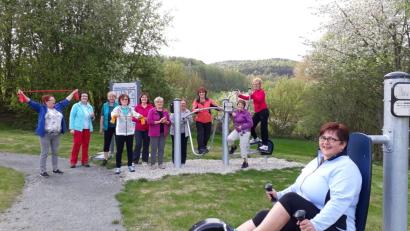 Bild: fjo
Als die Vielfalt der neuen Fitnessgeräte in der Freizeitanlage erst einmal entdeckt war, gab es kein Halten mehr.            Bild: fjo