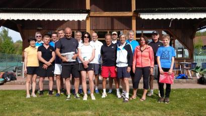 Bild: exb
16 Teilnehmer kämpften beim Schleiferlturnier des TC Neunburg um den Sieg.
