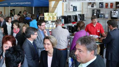 Bild: ggö
Ein Besuchermagnet ist die Schwarzachtalmesse seit jeher. Bei der Neuauflage am 27. und 28. April 2019 soll wieder ein bunter Branchenmix aus Gewerbe, Handel, Dienstleistungen und Industrie für Besucherresonanz sorgen.