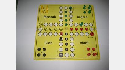 Bild: slu
Beim Mensch-ärgere-dich-nicht-Spiel ist es relativ schwierig, sich durch Schummeln einen Vorteil zu verschaffen, vor allem, wenn die Mitspieler aufpassen.