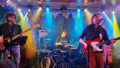 Bild: uz
Richie Necker und seine Freunde begeistern das Parapluie-Publikum.