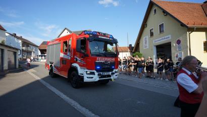 Bild: nib
Freudig begrüßt wurde das neue Auto von den Mitgliedern der Feuerwehr Dürnsricht
