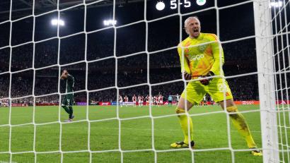 Bild: Olaf Kraak/ANP/dpa
Der Held des Abends: Keeper Remko Pasveer.