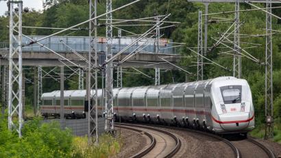 Bild: Soeren Stache/dpa
Ab Freitag gesperrt: Auf der Bahnstrecke zwischen Hamburg und Berlin soll vier Monate lang gebaut werden (Archivfoto).