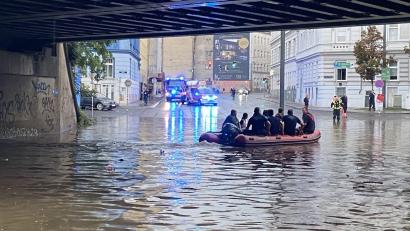 Bild: ---/Berufsfeuerwehr/Stadt Wien/dpa
Unterführungen in Wien wurden überflutet.