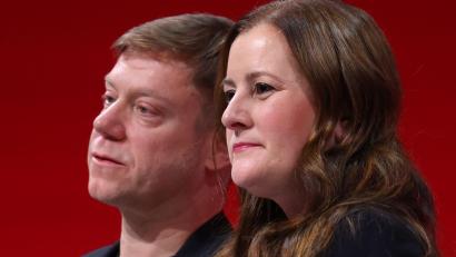 Bild: Karl-Josef Hildenbrand/dpa
Das Duo an der Spitze der Linken kündigt ihren Rückzug an.