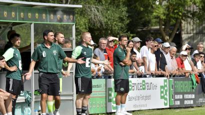 Archivbild: Hubert Ziegler
Serdal Gündogan (links) und Florian Schlicker (rechts), Trainer der DJK Ammerthal, sahen in Eichstätt einen schwachen Auftritt ihrer Mannschaft.