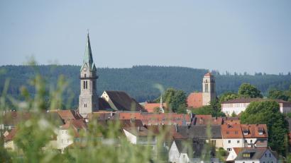 Bild: kaz
Spätestens in zehn Jahren wird es die Großpfarrei am Steinwald geben. Wo der Pfarrer künftig seinen Sitz hat und welche kirchlichen Gebäude erhalten werden, darüber müssen sich nun Pfarreien und Kirchenverwaltung machen.