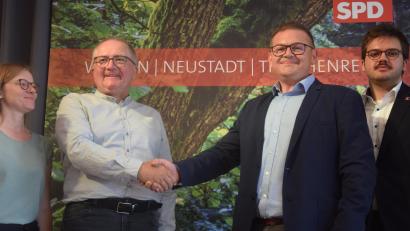 Bild: fz
Wer wird SPD-Kandidat in der Nordoberpfalz und damit womöglich Abgeordneter im Bundestag? Gunar Prauschke (Zweiter von links) und Gregor Forster (Zweiter von rechts) bewerben sich darum.