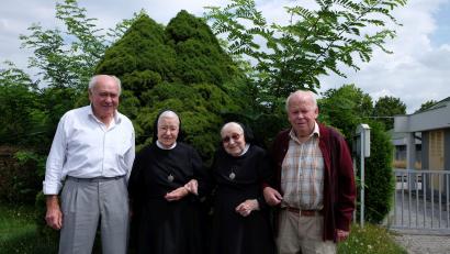 Bild: Thomas Meiler/exb
Schwester Mathildis (Dritte von links) feiert im Kreis der Familie und ihrer drei jüngeren GeschwisterJohann, Schwester Bernardo und Josef Meiler (von links) ihren 90. Geburtstag.