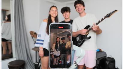 Bild: Wolfgang Steinbacher
Die Videos der Geschwister Moritz, Veronika und Xaver, werden millionenfach geklickt.