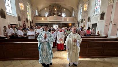 Bild: cro
Auszug aus der Kirche nach einem feierlichen und bewegenden Gottesdienst