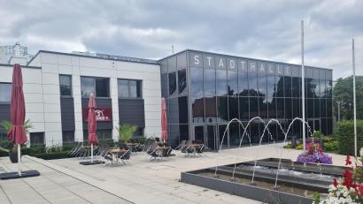 Bild: sne
Die Schlussrechnung steht: Die Sanierung der Stadthalle kostete 10.948.000 Euro. Über die Hälfte wurde gefördert.