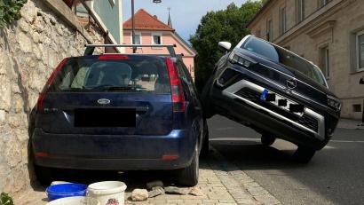 Bild: -/Polizeiinspektion Bayreuth-Land/dpa
Kostet Geld: Unfall im Landkreis Bayreuth