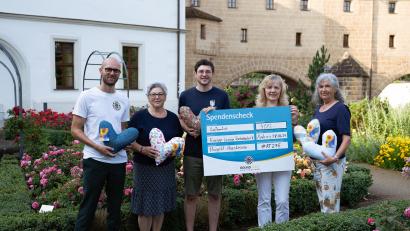 Bild: Dominik Lenz/exb
Der Service-Club Round Table 235 Amberg-Sulzbach unterstützt soziale Initiativen finanziell. So auch das Herzkissen-Projekt des Kneipp-Vereins Fensterbachtal.